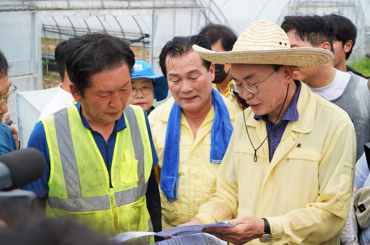 정청래 민주당 대표, 첫 공식일정 나주 수해복구 현장 방문