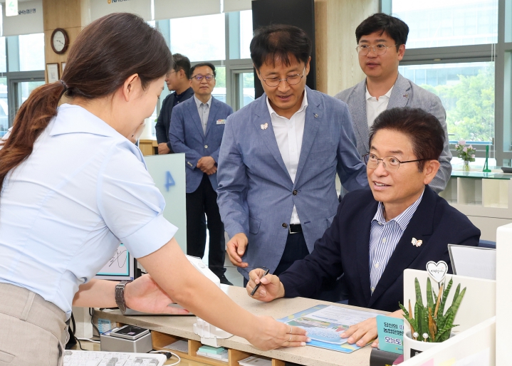 이철우 지사,‘APEC 2025 KOREA 성공개최 예금’1호 가입