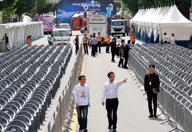 대전시의회 조원휘 의장, 대전 0시 축제 현장 안전점검 나서