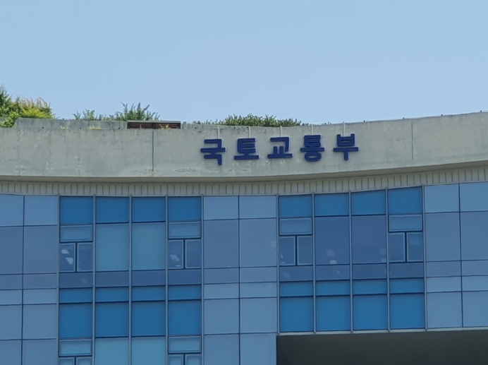 김윤덕 국토교통부장관, 현장에서 전문가와 함께 가덕도신공항 재추진 위한 해법 모색