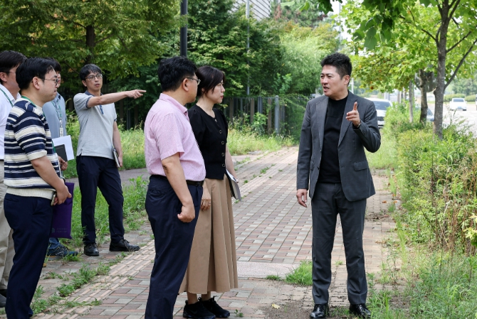 중구 “제3연륙교, 사통팔달 영종 초석으로” 김정헌 구청장, 환승 정류소 예정지 점검