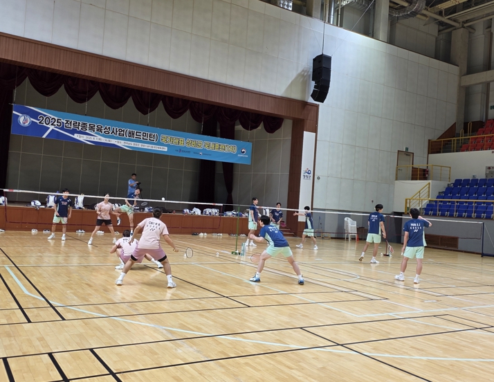 배드민턴 국가대표 상비군, 영광군에서 승리를 향한 스매시!