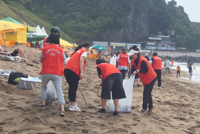 제주도교육청 중문고 학부모회, 중문해수욕장 환경정화로 청렴 실천