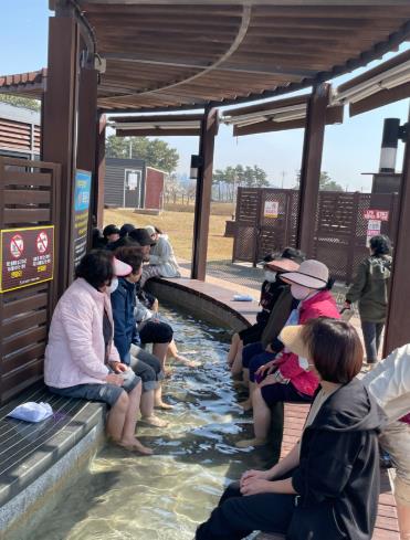 인천 중구, 가을 바다와 함께하는 ‘맨발의 청춘’ 하반기 프로그램 운영
