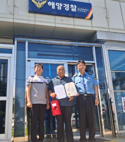 울산해경, 모터보트 전복사고 구조 선장에 감사장 수여