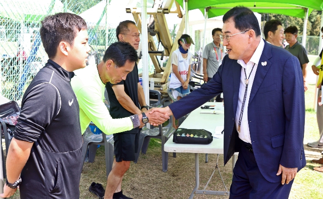 경주시 “화랑대기, 유소년 축구의 산실”… 주낙영 경주시장, 현장 찾아 격려