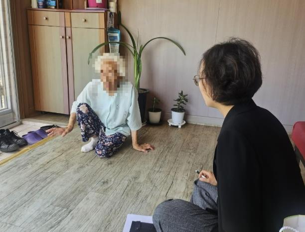 아산시 인주면, 거동 불편 어르신 위한 '찾아가는 민생회복 소비쿠폰 신청 서비스' 운영
