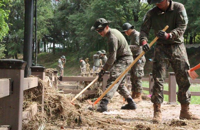 육군 제8기동사단, 의정부시 수해 복구에 구슬땀…6개 하천 수해 복구 마무리