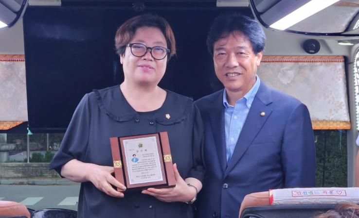 가선숙 서산시의원, 제21기 민주평화통일자문회의 서산시협의회 자문위원 일동으로부터 감사패 받아
