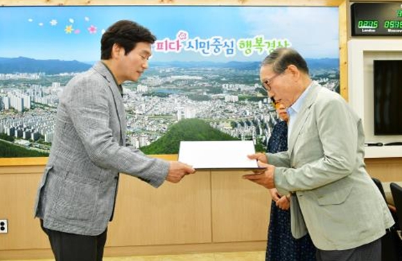 경산시 6·25참전유공자 화랑무공훈장 전달