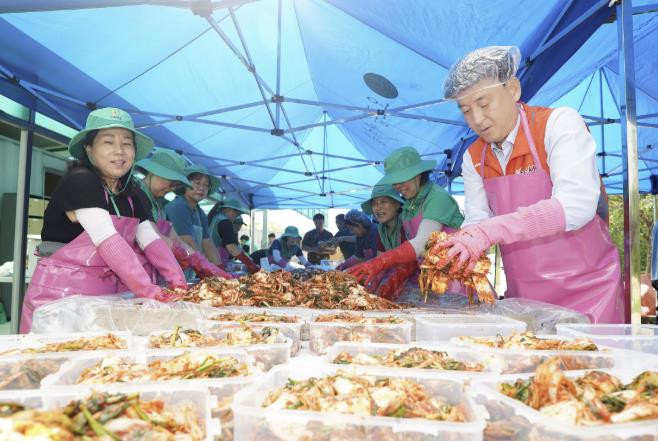 광주시 오포2동 새마을회, '사랑의 계절 김치 나눔' 행사 개최
