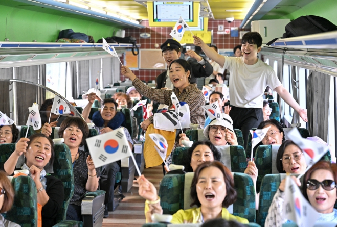 광주광역시 서구 5‧18과 8‧15 잇는 ‘착한서구 평화열차’ 역사적 첫 운행