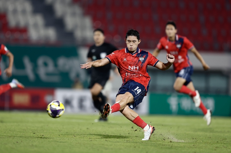 ‘이동경 극장골!’ 김천상무, 수원FC 3대 2로 꺾으며 홈 3연승 질주!