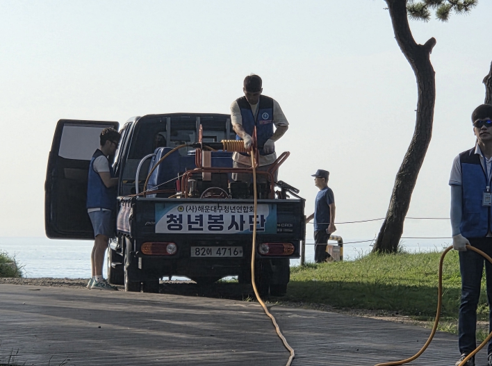 해운대구 청년연합회, 해운대해수욕장 일대 방제 소독 활동 펼쳐