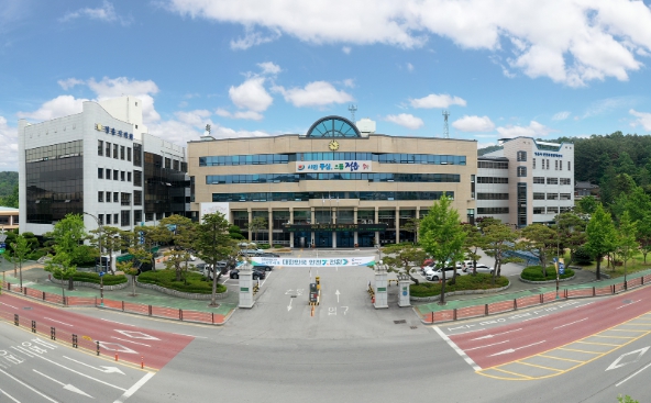 정읍시, 노인맞춤돌봄 종사자·어르신에 양우산 지원...폭염 속 안전 강화