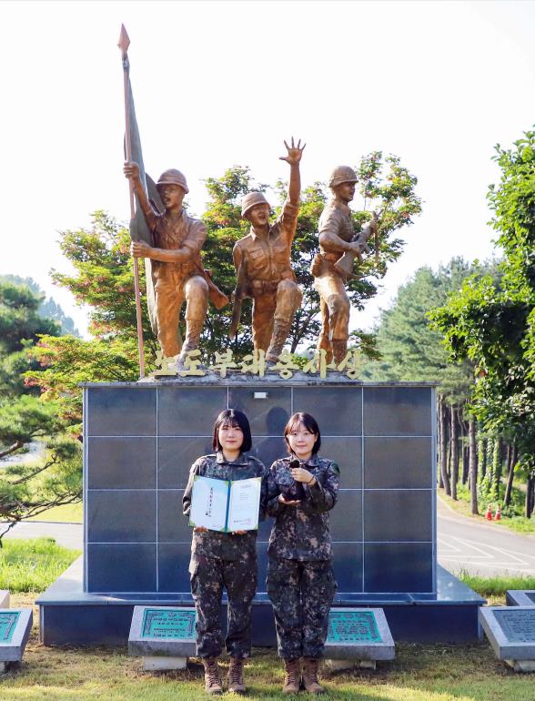 육군 제2신속대응사단 송윤진·김혜민 대위, 소아암 환우 위해 머리카락 기부