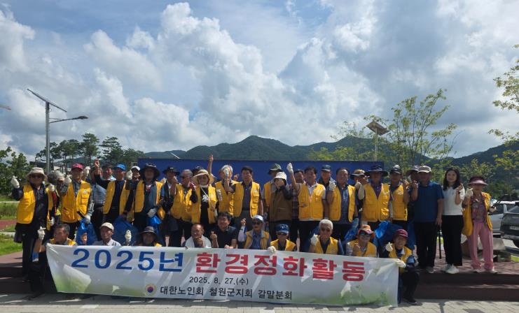 철원군 용화천 달빛축제 성공개최 대한노인회갈말분회 솔선수범 환경정화