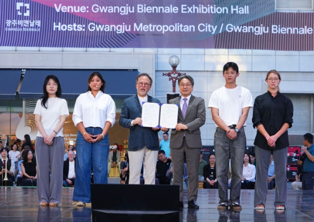 강기정 광주광역시장, 2025 광주디자인비엔날레 개막식 참석