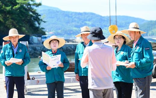 남해군의회, 적조 방제 현장 방문
