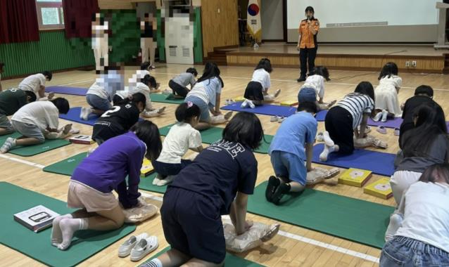 천안서북소방서, 미래 안전 지킴이 초등학생 대상 CPR 교육