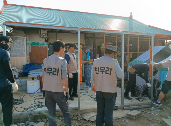 영동군 한우리봉사단 심천면 취약가구 집수리 추진
