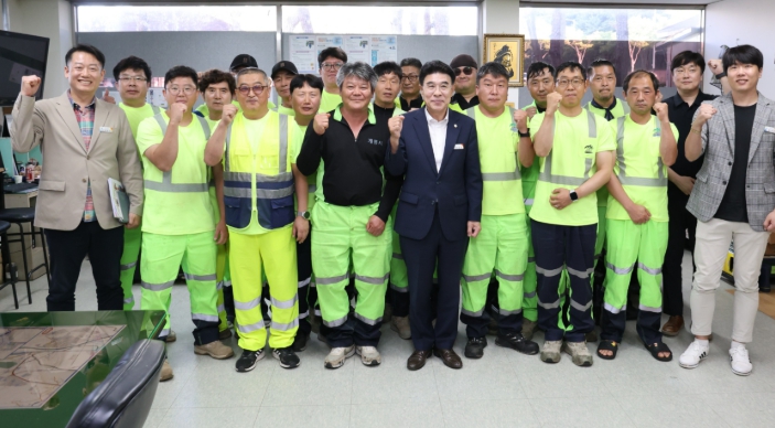 이응우 계룡시장, 환경미화원과 ‘햄버거 소통’ 나서