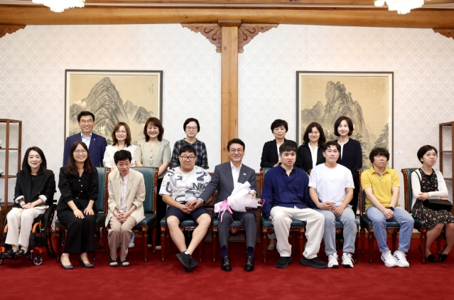 김민석 국무총리, 발달장애인·가족과 오찬