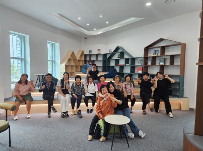 괴산군 수어통역센터, 군립도서관 견학...농아인 문화 접근성 높여