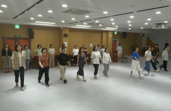 서귀포시교육지원청, 교원 대상 ‘바른 자세·바르게 걷기’ 연수 진행

 