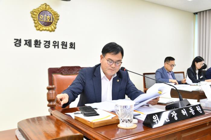 경남도의회 경제환경위원회, “소비쿠폰·지역사랑상품권, 지방재정 부담…지역 실정 맞는 추진 필요”
