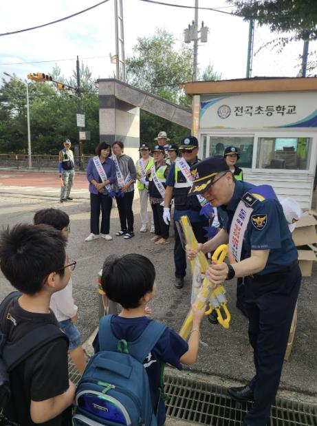 어린이 교통안전, 모두의 책임...연천교육지원청, 개학기(하반기) 통학로 교통안전 캠페인 전개  
