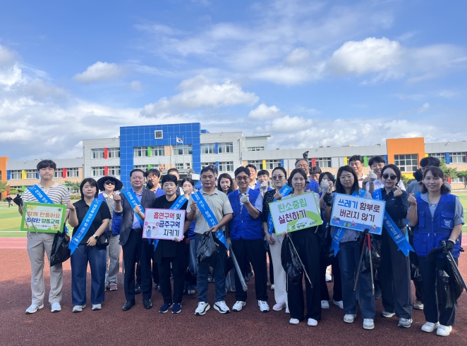 영동교육지원청, 교육공동체(영동군학교운영위원회)와 함께하는 등굣길 환경정화 조성