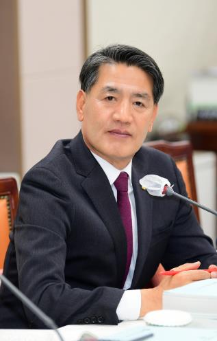경상남도의회 지자체 ‘현금성 지원금’ 비판, ‘자립을 위한 복지’ 강조
