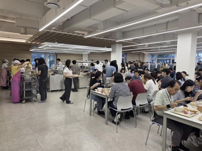 아산시, 직원 사기 진작 위한 구내식당 특식 제공