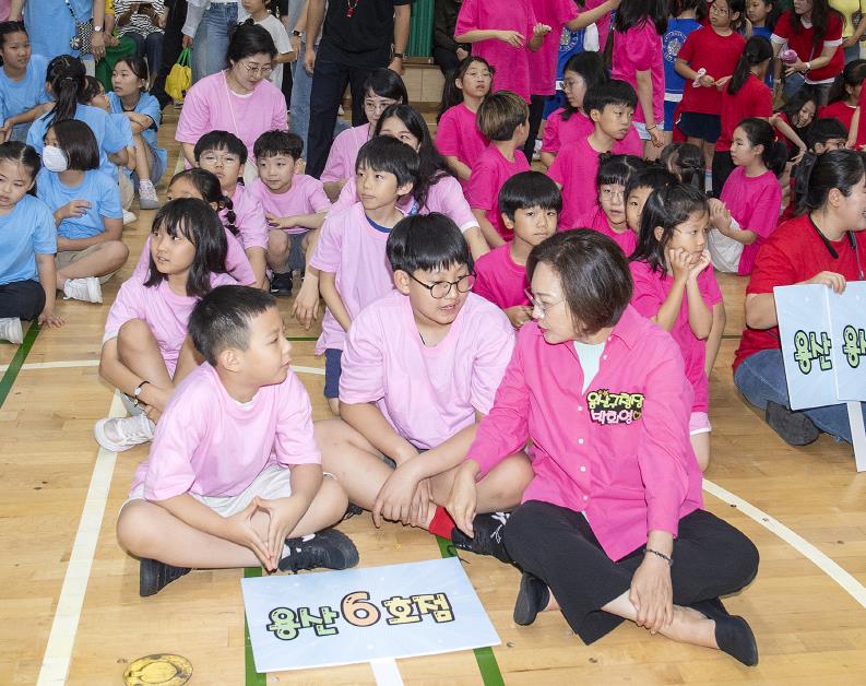 우승보다 웃음, 하나 된 아이들...용산구, '2025 용산키움운동회' 성료