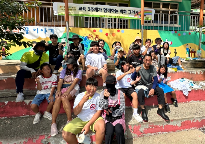 제주도교육청 추자초, 개교 100주년 기념 학생·보호자·교사가 함께하는 벽화 그리기 행사 진행