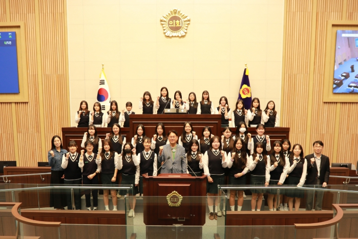 충청북도의회  충주 예성여중 대상 청소년 의회교실 운영