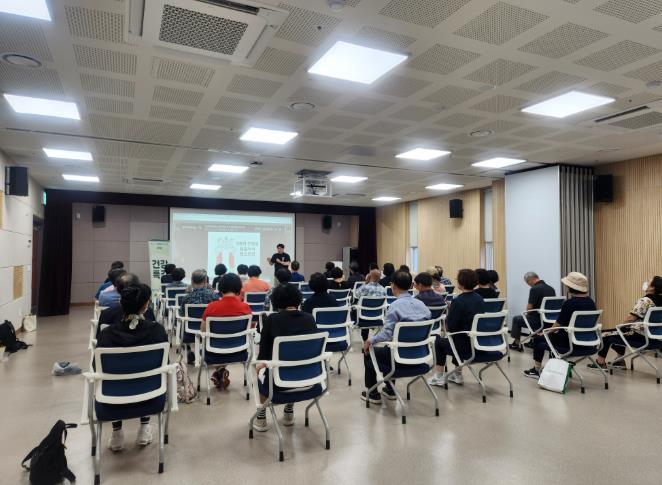 중부노인복지관, 근골격계 예방 건강특강 실시
