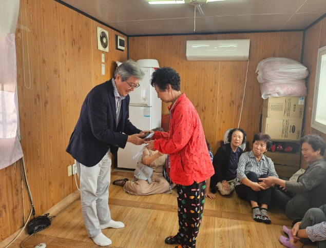 부산 북구노인후원회, 미등록 경로당 후원금 전달