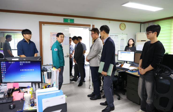 조길형 충주시장, 추석 연휴 현장근무자 격려
