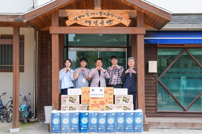 강원도교육청, 추석 명절 맞아 전통시장 방문하고 사회복지시설 7곳에 위문품 전달 및 청렴캠페인 진행