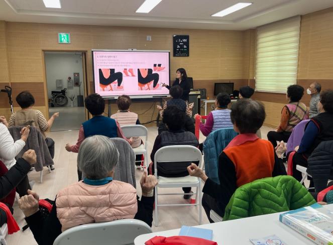 대전 동구, 스마트경로당 ‘쌩쌩백세 넘치는 웃음’ 건강교실 운영
