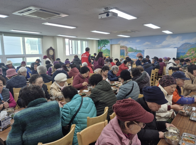 남동구 구월4동, 무료급식 현장에서 ‘보이스피싱 예방, 치매검사’통합 캠페인 펼쳐
