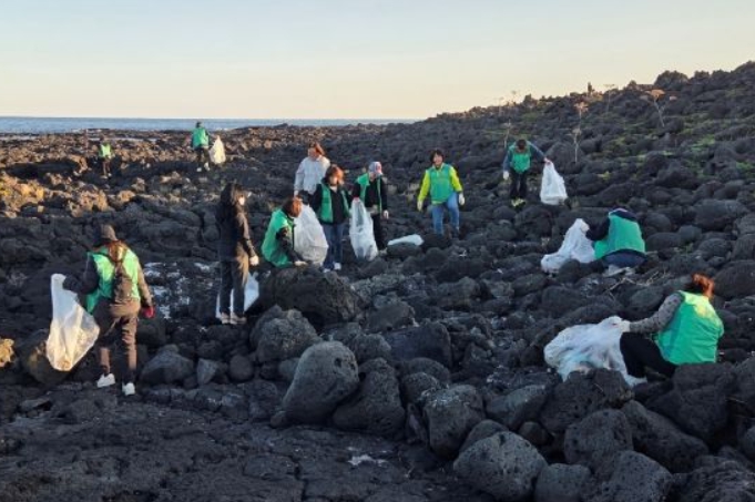 서귀포시, 활기찬 새봄맞이 플로깅 활동 전용봉투 적극 지원