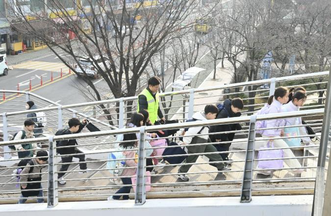 부천시, 워킹스쿨버스 운영 현장 점검…어린이 통학로 안전 강화