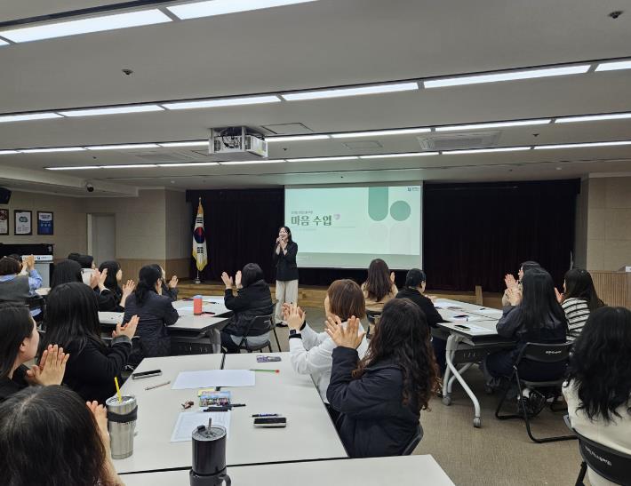 시민 응대 역량 강화…부천시 콜센터 상담사 CS교육 실시