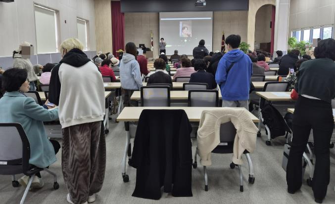 용인특례시 기흥구, 시니어와 청소년이 함께하는 스마트폰 활용 멘토링 교육