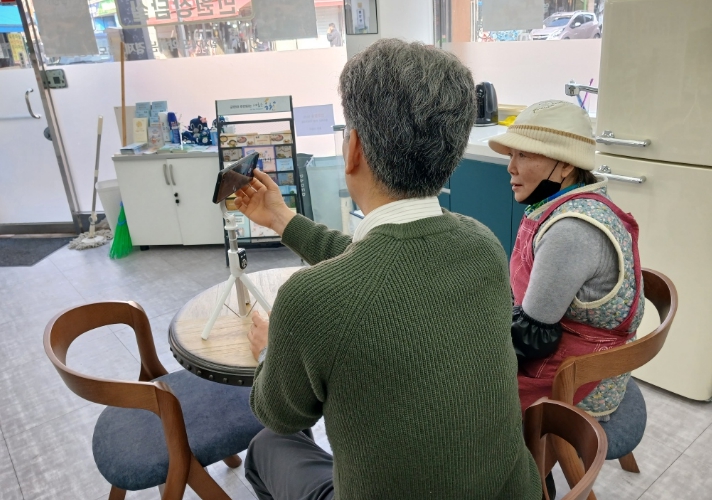 시장 안에서 행정을 잇다…홍천 이음터, 소상공인 곁 지키는 현장 해결사