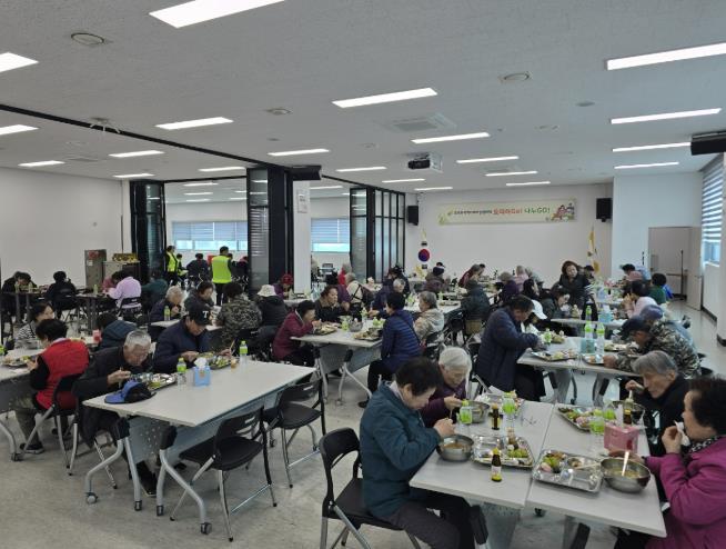 여주시 중앙동지역사회보장협의체, '요리하고 나누고' 행사로 이웃과 따뜻한 한 끼