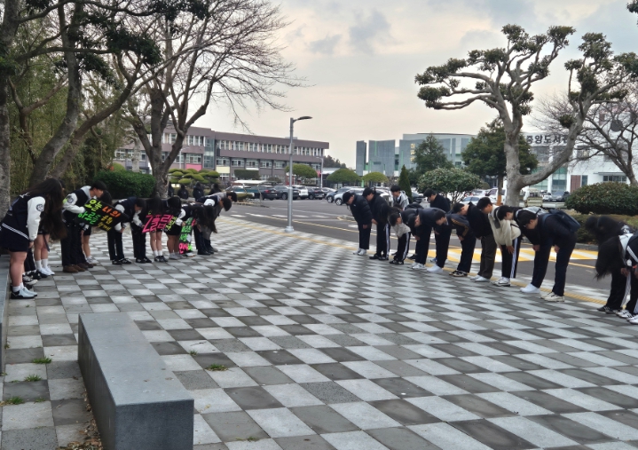 제주도교육청 제주중앙고, 학생회 주관 ‘먼저 인사하기 캠페인’ 운영